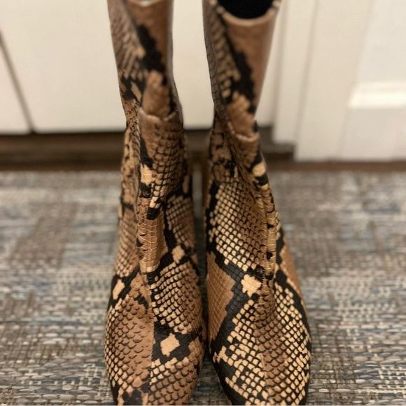 Zara faux snakeskin chunky mod go go boots. Size 6 NWOT - Picture 2 of 8